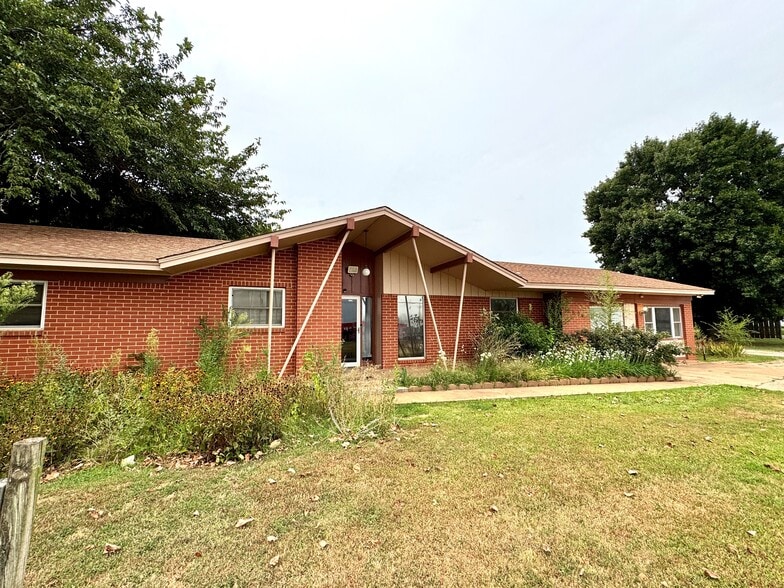 2804 S 4th St, Chickasha, OK for sale - Building Photo - Image 3 of 18