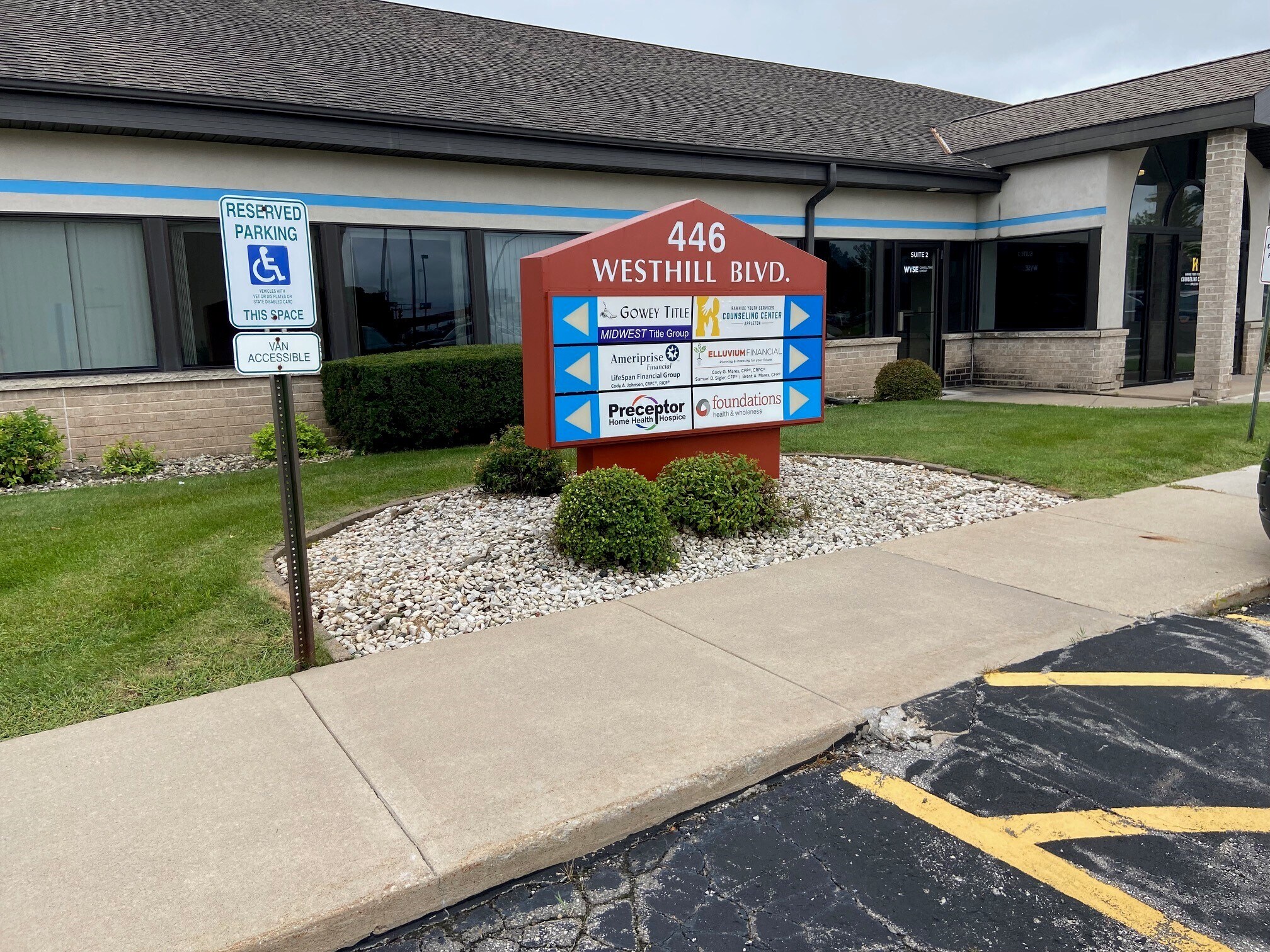 444 N Westhill Blvd, Appleton, WI for lease Building Photo- Image 1 of 8