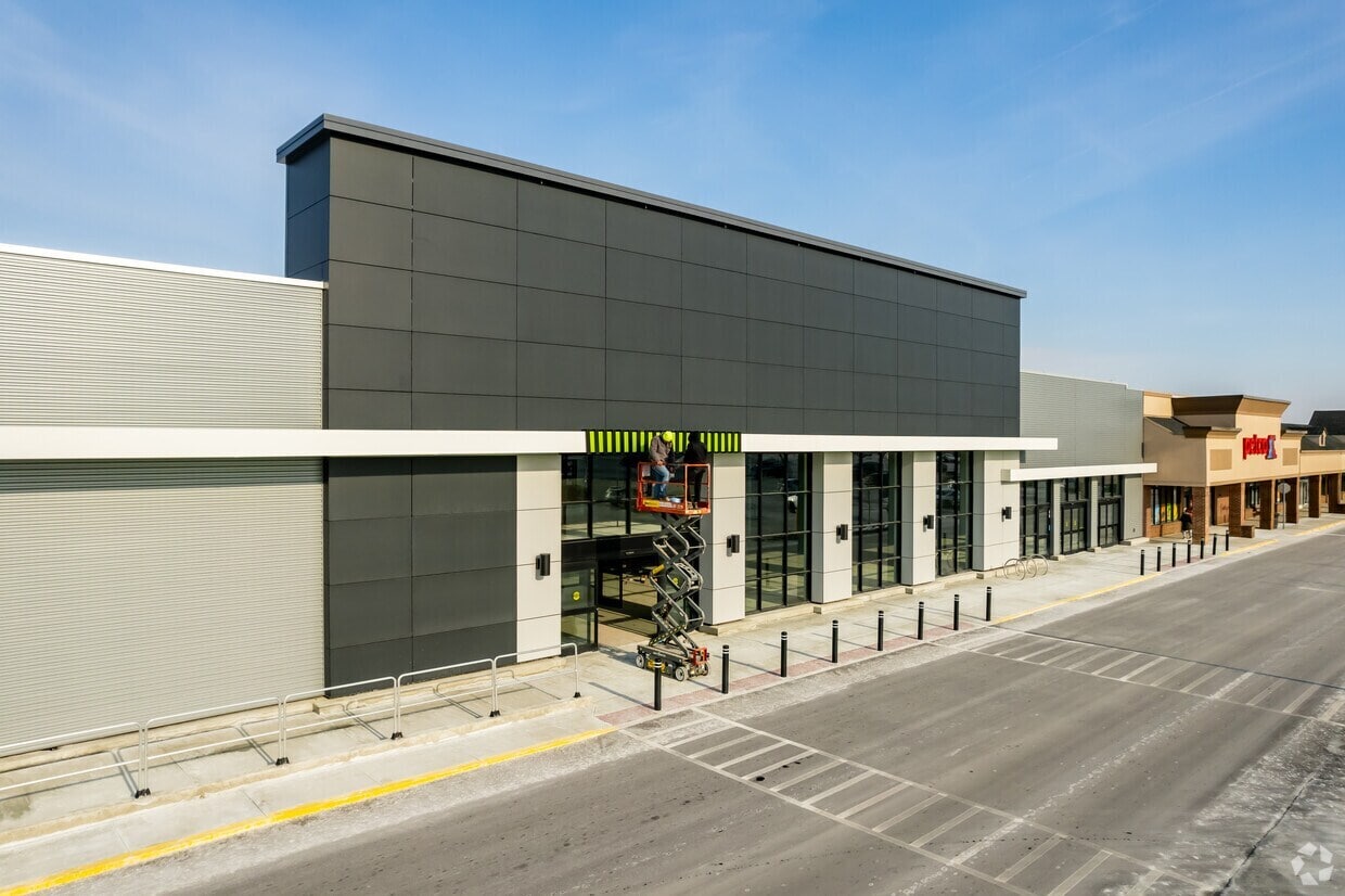 2627-2951 S Rochester Rd, Rochester Hills, MI for lease Interior Photo- Image 1 of 3