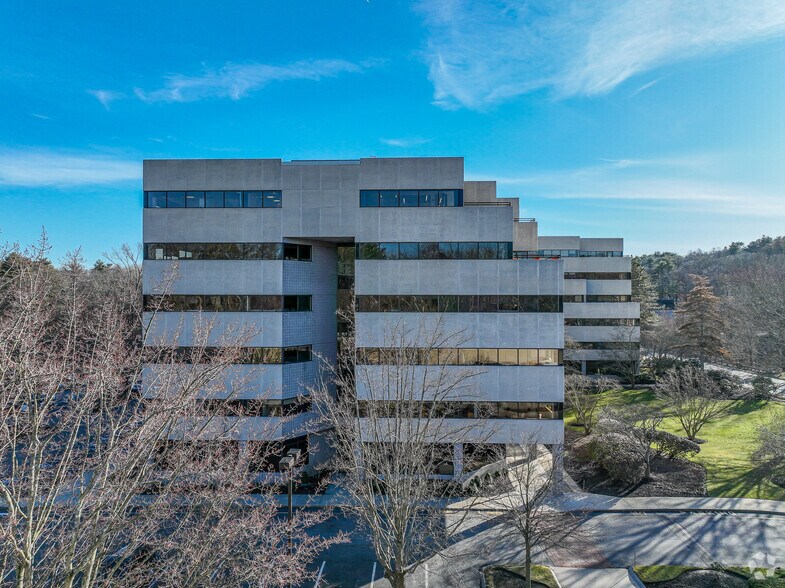 800 South St, Waltham, MA à louer - Photo du bâtiment - Image 3 de 9
