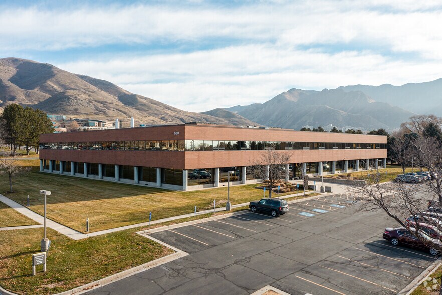 650 Komas Dr, Salt Lake City, UT à louer - Photo du bâtiment - Image 2 de 4