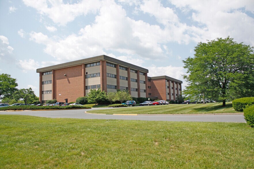 961 Marcon Blvd, Allentown, PA à louer - Photo du bâtiment - Image 2 de 5