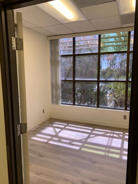 20941-20945 Devonshire St, Chatsworth, CA à louer - Photo intérieure - Image 2 de 26