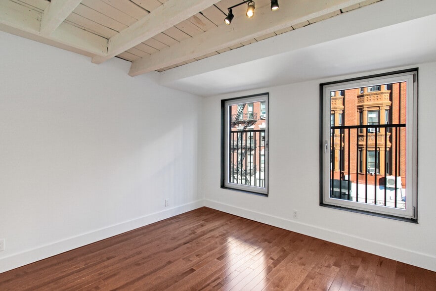 360 Bedford Ave, Brooklyn, NY for sale - Building Photo - Image 3 of 30