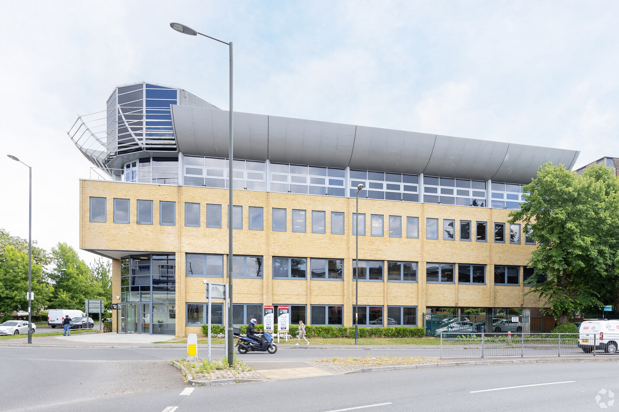 High St, Crawley for lease Building Photo- Image 1 of 7