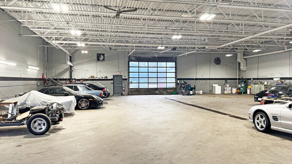 601 W Roosevelt Rd, West Chicago, IL à louer - Photo du bâtiment - Image 3 de 6