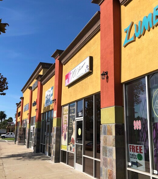 695 W Holt Ave, Pomona, CA à louer - Photo du bâtiment - Image 1 de 1