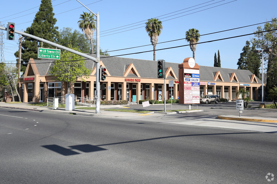 11401-11421 Carson St, Lakewood, CA à louer - Photo principale - Image 1 de 10