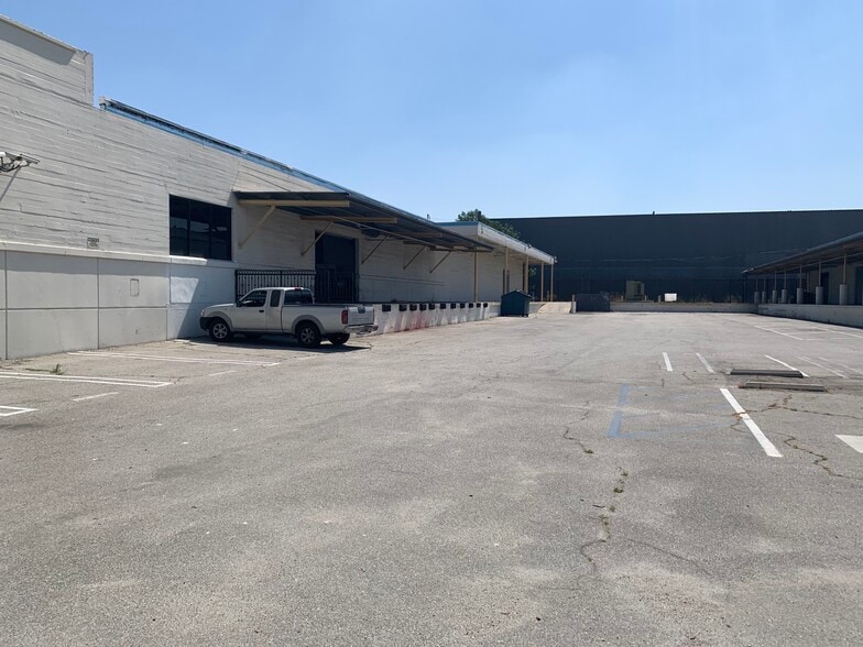 6100 S Wilmington Ave, Huntington Park, CA for lease - Building Photo - Image 3 of 4