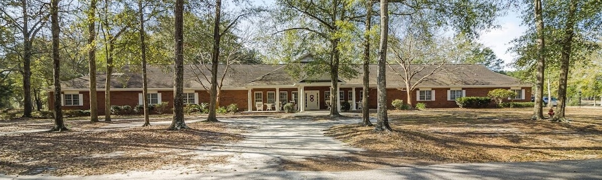 100 W Lake Professional Park, Geneva, AL for sale Primary Photo- Image 1 of 40