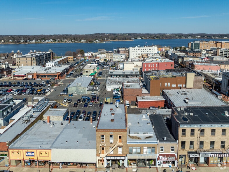 16 Monmouth St, Red Bank, NJ à louer - Aérien - Image 2 de 21