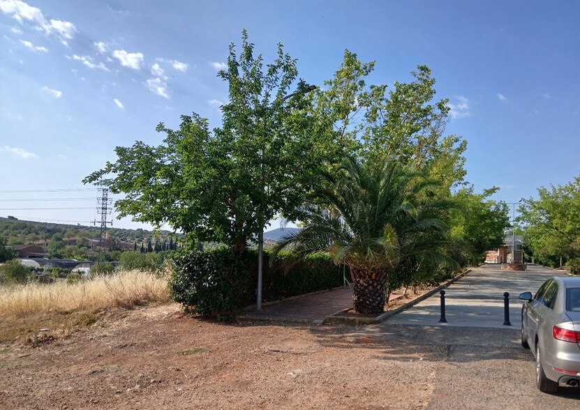 Avenida de Castilla la Mancha, 11, Los Navalmorales, Toledo à vendre - Photo du bâtiment - Image 3 de 7