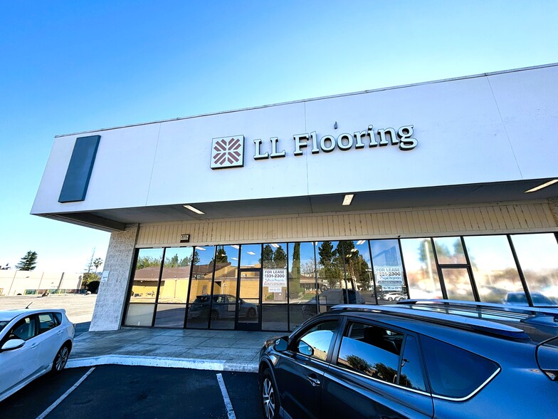 944 Blossom Hill Rd, San Jose, CA for lease - Building Photo - Image 3 of 13