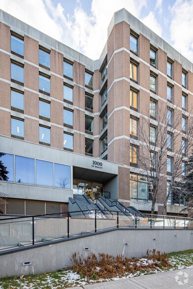 1000 Rue De Sérigny, Longueuil, QC à louer - Photo du bâtiment - Image 2 de 7