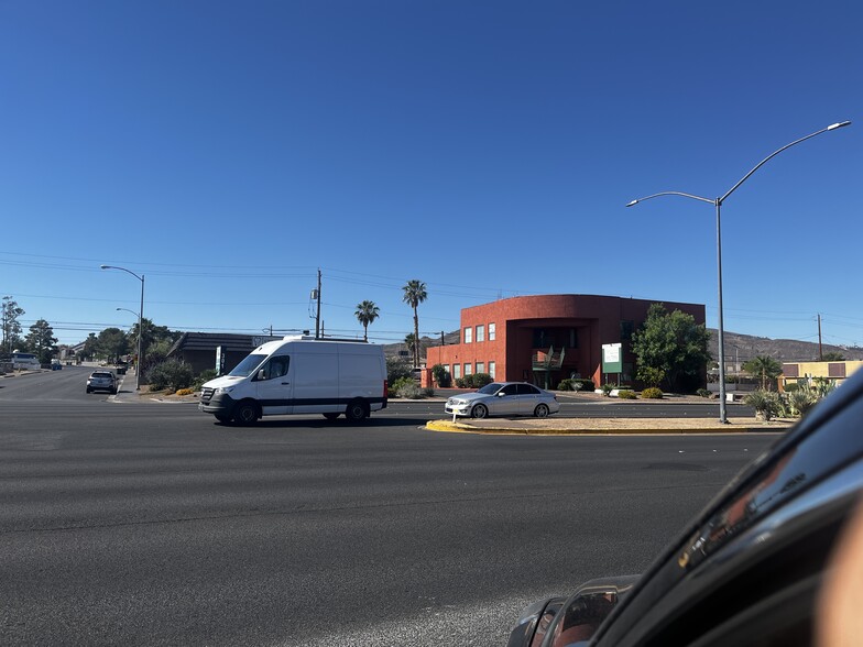 309 W Lake Mead Pky, Henderson, NV à louer - Photo du bâtiment - Image 3 de 13