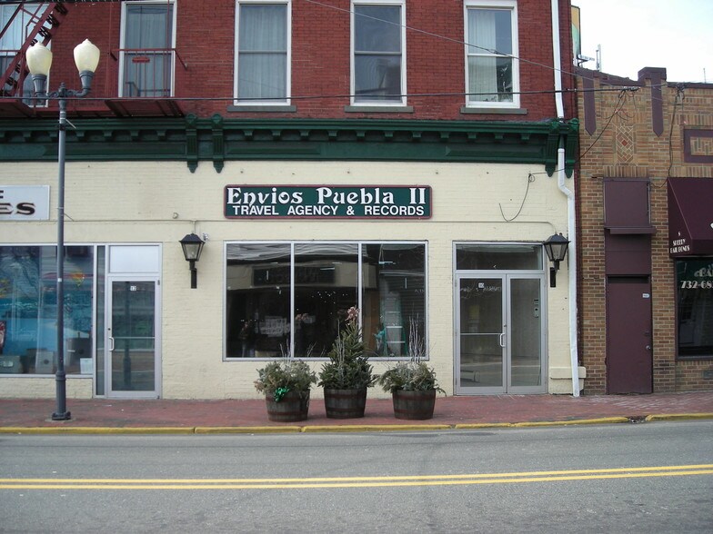 10 South St, Freehold, NJ à louer - Photo du bâtiment - Image 2 de 3