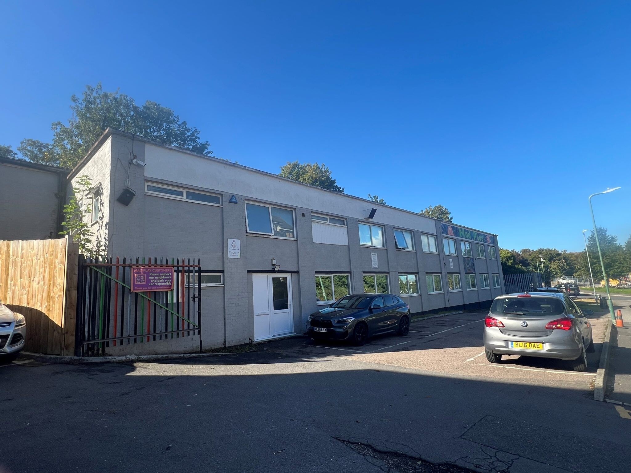 208 Charles St, Greenhithe for lease Primary Photo- Image 1 of 3