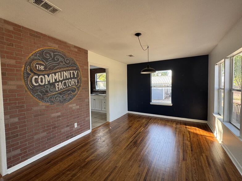 204 West Street, Hutto, TX à louer - Photo du bâtiment - Image 3 de 15