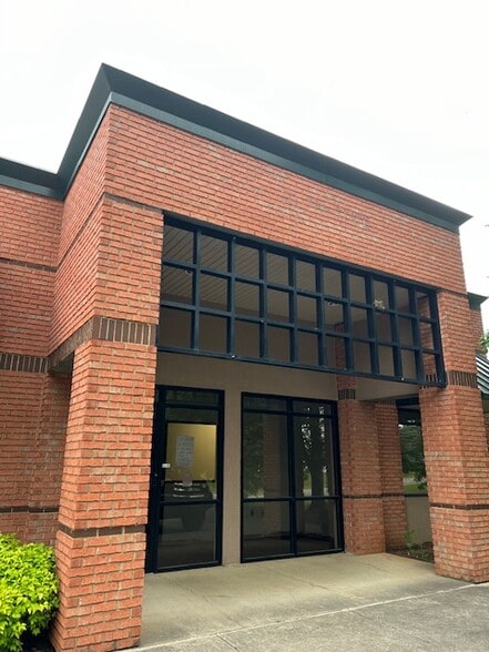 6111 Heritage Park Dr, Chattanooga, TN for lease - Building Photo - Image 2 of 26