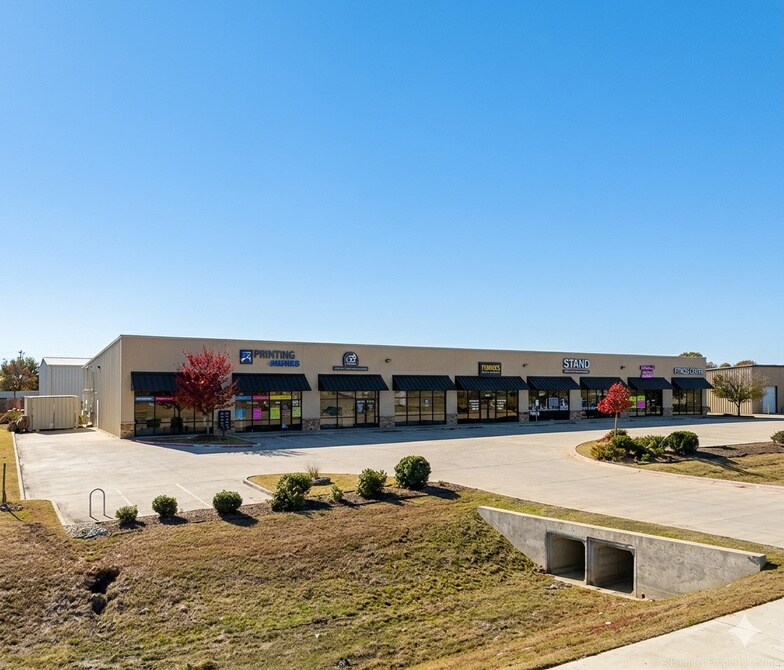 5850 Kroger Dr, Fort Worth, TX à louer Photo du bâtiment- Image 1 de 4