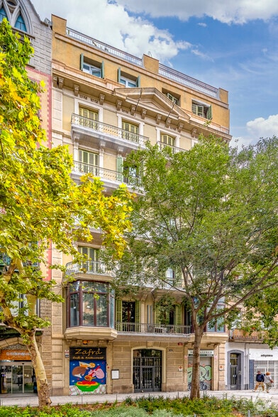 Retail in Barcelona, Barcelona for lease - Primary Photo - Image 1 of 1