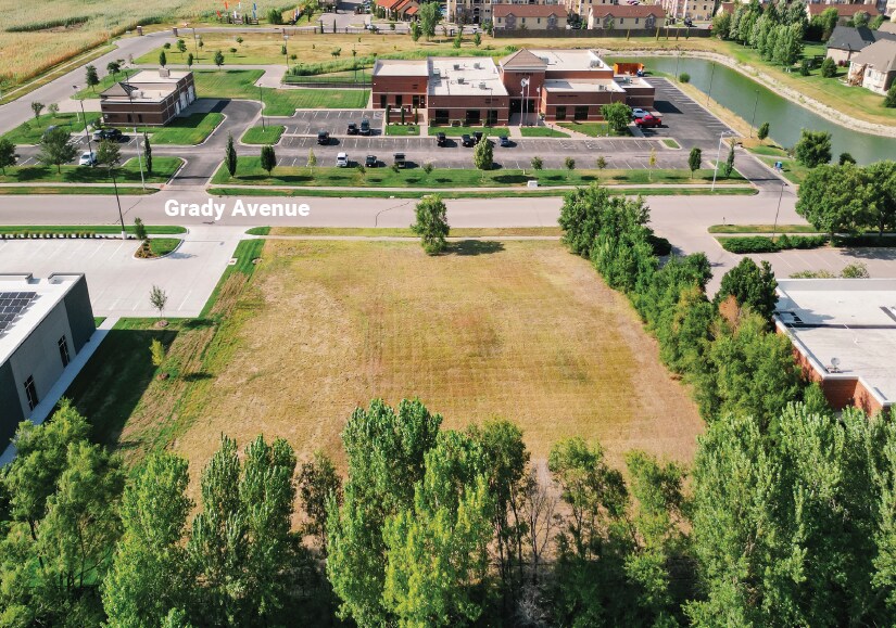 10201 W Grady Ave, Maize, KS à vendre - Photo du bâtiment - Image 2 de 2