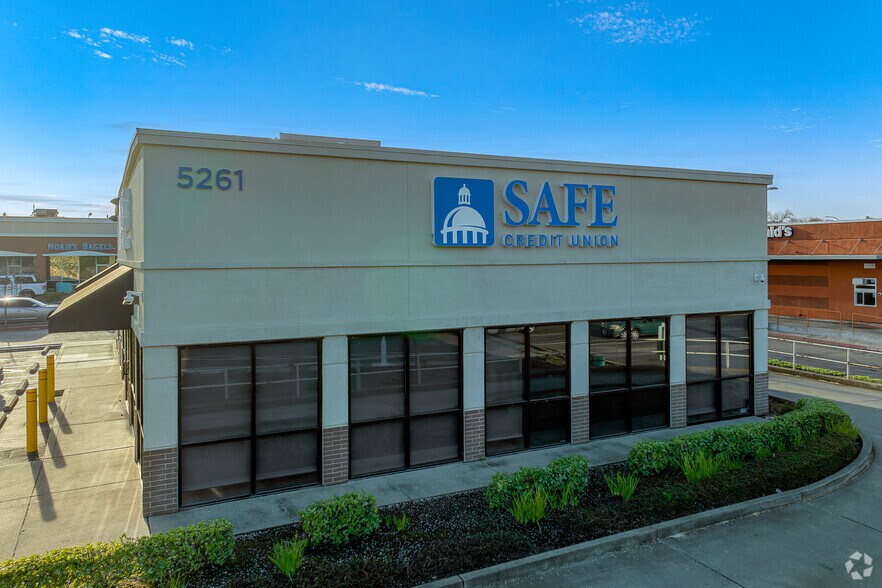 5261 Hazel Ave, Fair Oaks, CA à vendre - Photo du bâtiment - Image 3 de 6