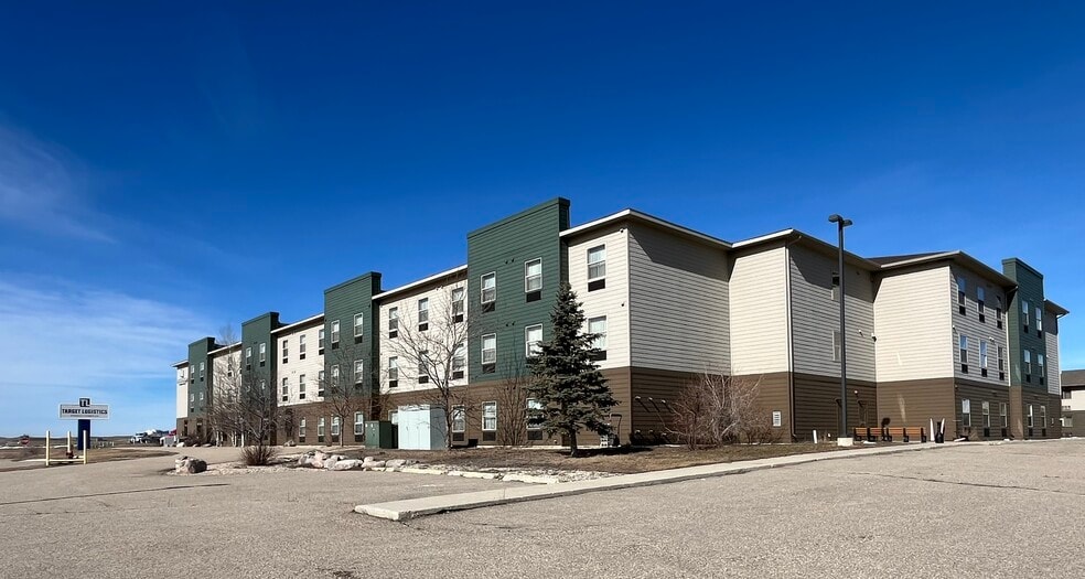 913 4th St SW, Stanley, ND for sale - Primary Photo - Image 1 of 23