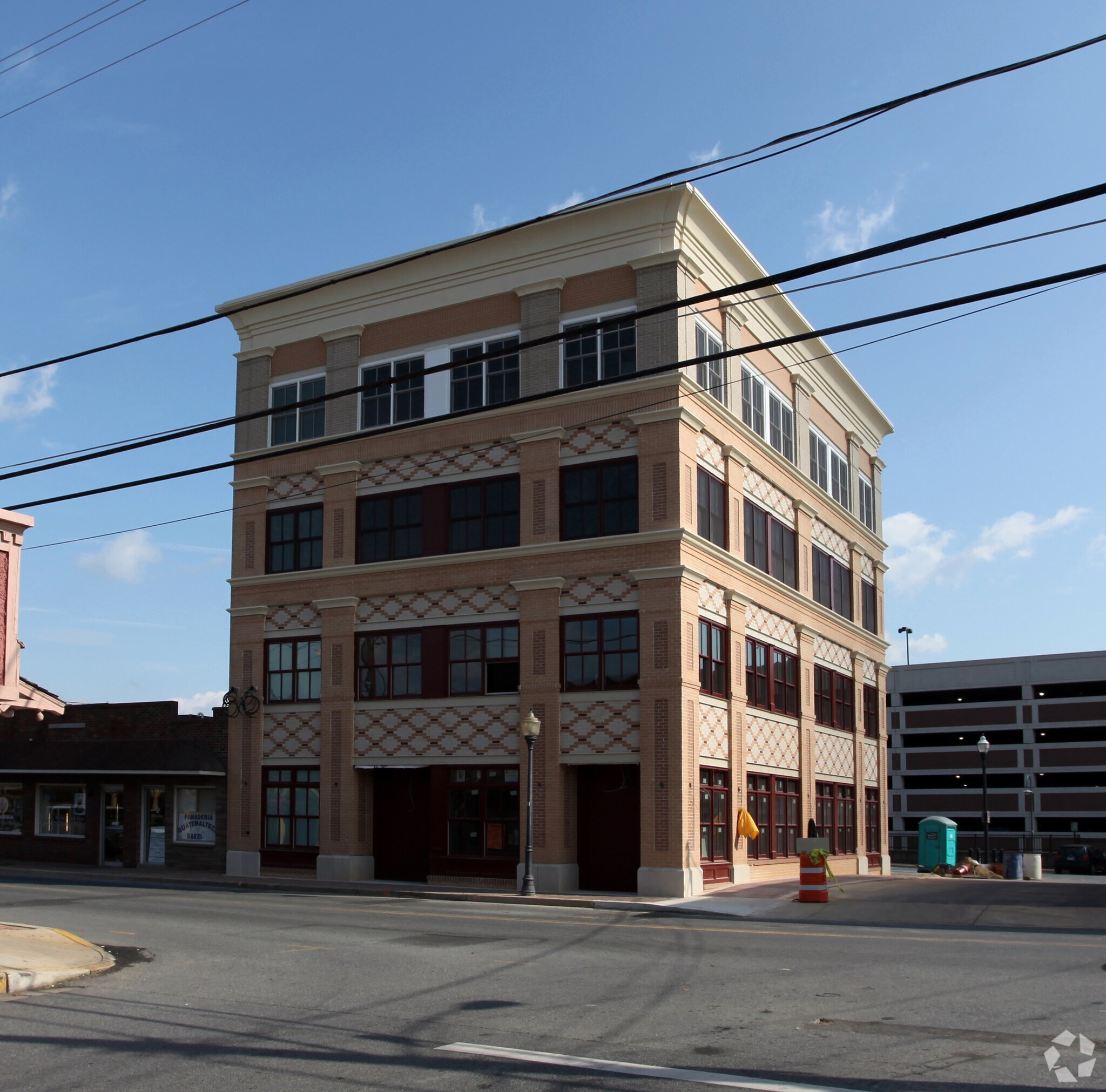 201 E Diamond Ave, Gaithersburg, MD for sale Primary Photo- Image 1 of 5