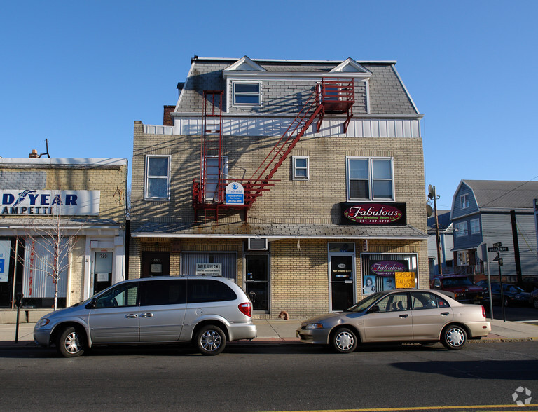 718 Broadway, Bayonne, NJ for sale - Building Photo - Image 3 of 3