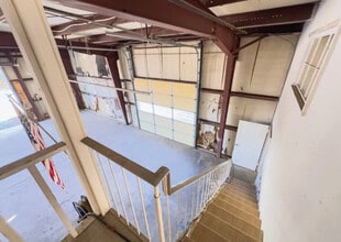 548 W Charles St, Matthews, NC for sale Interior Photo- Image 1 of 4