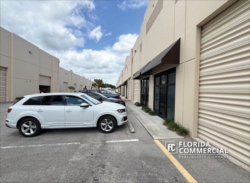 7602-7664 SW Jack James Dr, Stuart, FL à louer - Photo du bâtiment - Image 2 de 12