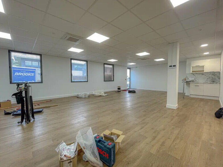 Office in Aix-en-Provence for lease - Interior Photo - Image 2 of 5