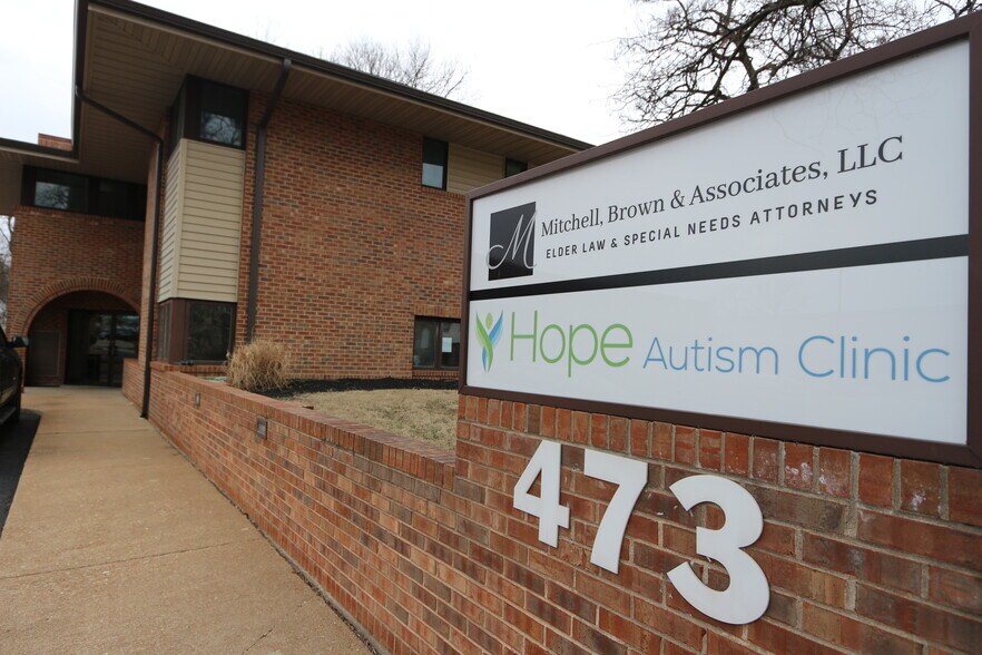 473 N Kirkwood Rd, Kirkwood, MO à louer - Photo du bâtiment - Image 3 de 10