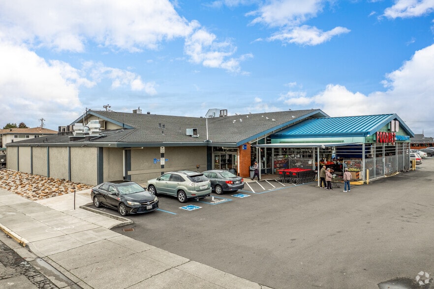 1960-2056 Lewelling Blvd, San Leandro, CA for lease - Primary Photo - Image 2 of 7