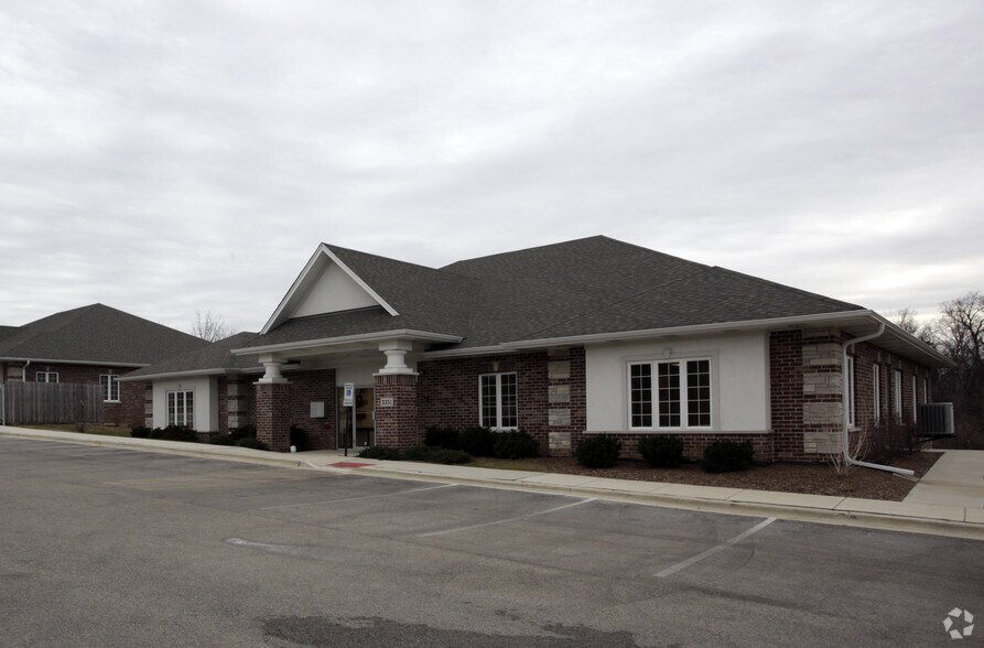 3351 Hobson Rd, Woodridge, IL à vendre - Photo du bâtiment - Image 2 de 23