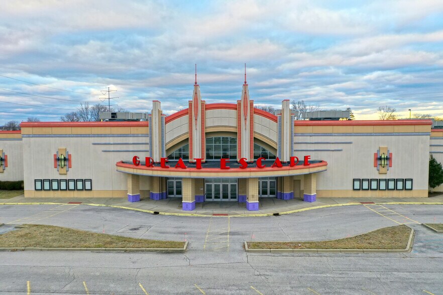 951 B E Lewis And Clark Pky, Clarksville, IN à vendre - Photo du bâtiment - Image 2 de 30