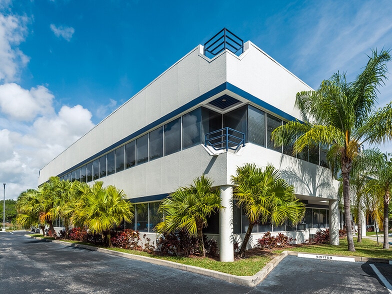 1720 E Tiffany Dr, West Palm Beach, FL for lease - Primary Photo - Image 1 of 21