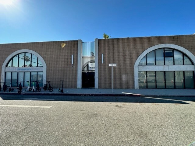 21-35 Market St, Venice, CA à louer - Photo du bâtiment - Image 2 de 3