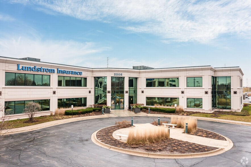 2205 Point Blvd, Elgin, IL for lease - Building Photo - Image 3 of 10
