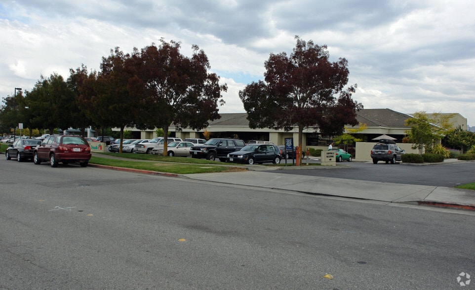 325-345 Westridge Dr, Watsonville, CA for sale - Primary Photo - Image 1 of 11