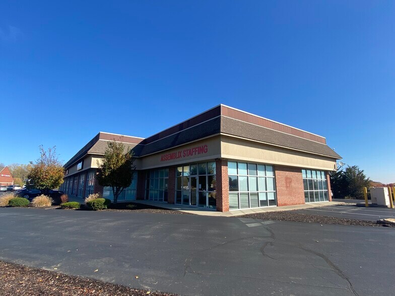 855 N High School Rd, Indianapolis, IN à louer - Photo du bâtiment - Image 2 de 5