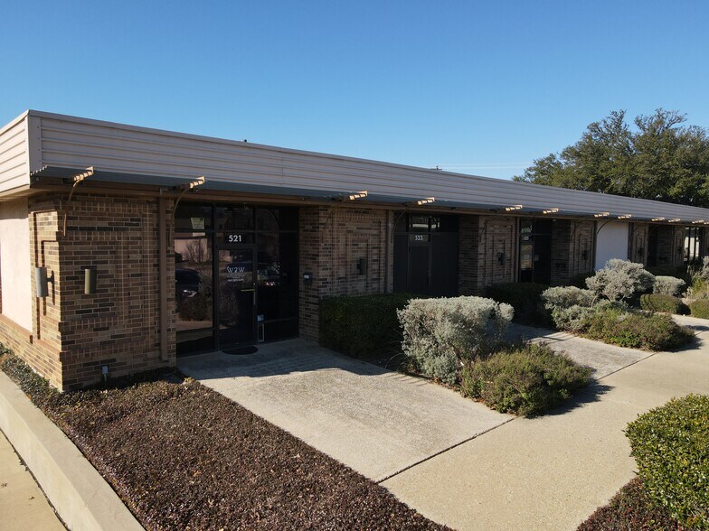 531 N Locust St, Denton, TX for lease - Building Photo - Image 1 of 22