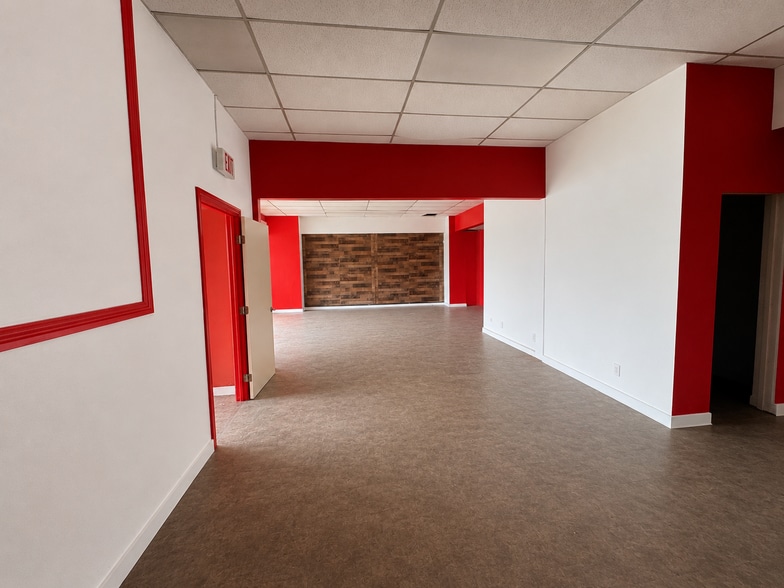 111-121 N Long Beach Blvd, Compton, CA for lease - Building Photo - Image 3 of 6