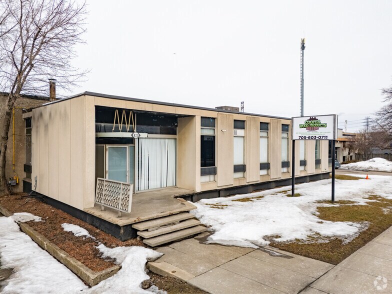 821 Woodward Ave, Hamilton, ON à louer - Photo principale - Image 1 de 2