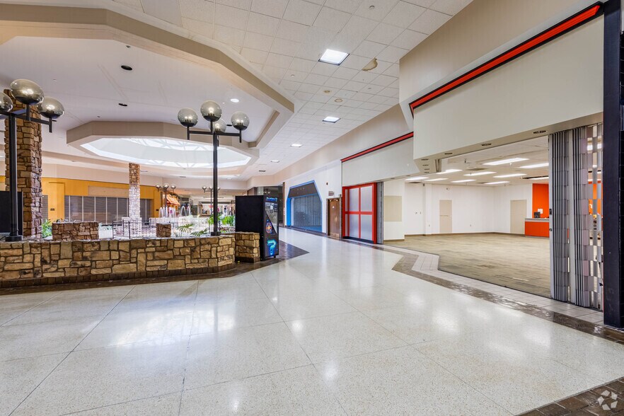 6945 US Rte 322, Cranberry, PA à vendre - Photo intérieure - Image 2 de 27