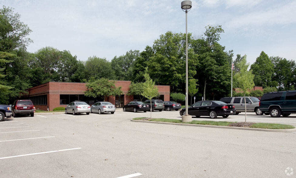 12220 N Meridian St, Carmel, IN à louer - Photo du bâtiment - Image 2 de 6