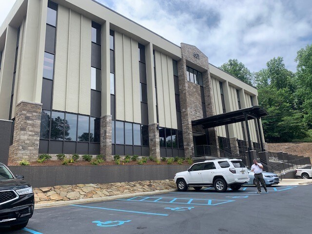 601 Vestavia Pky, Birmingham, AL à louer - Photo du bâtiment - Image 3 de 10