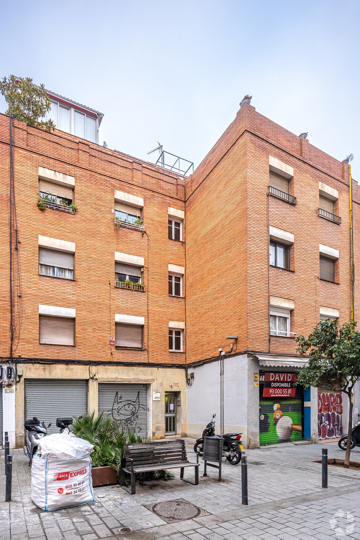 Retail in Barcelona, Barcelona for lease Primary Photo- Image 1 of 3