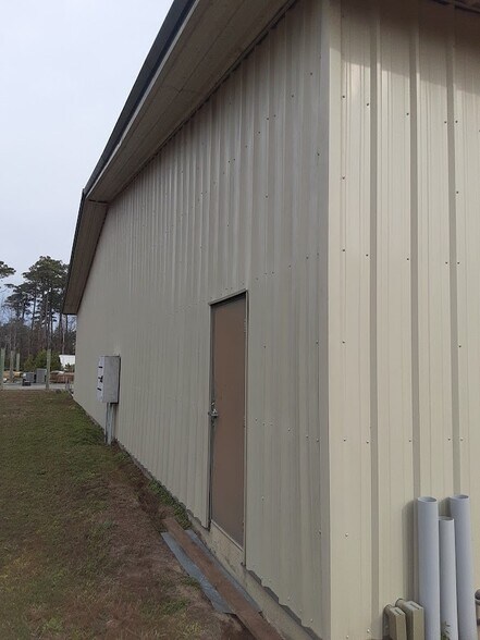 7430 US Highway 70 E, New Bern, NC à vendre - Photo du bâtiment - Image 2 de 6